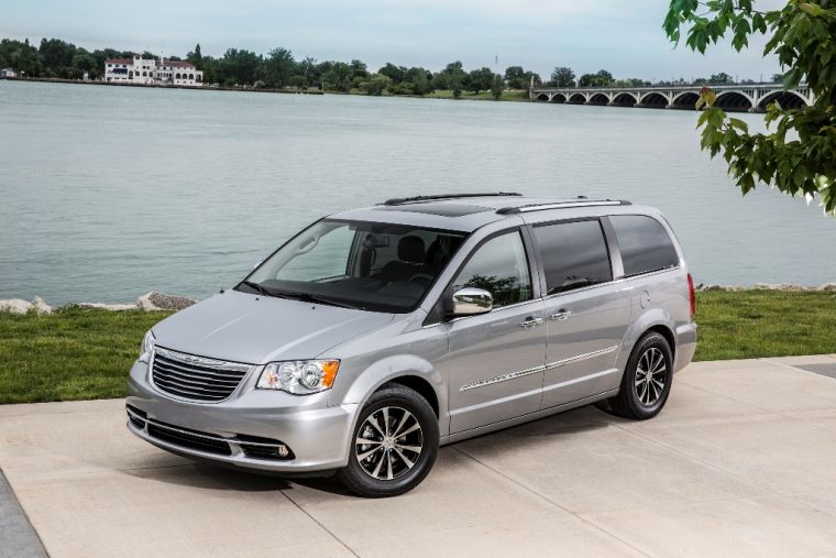 2016 Chrysler Town & Country Side View