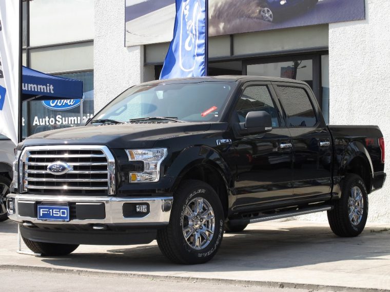 The 2016 Ford F-150 features a black three-bar style grille with black nostrils