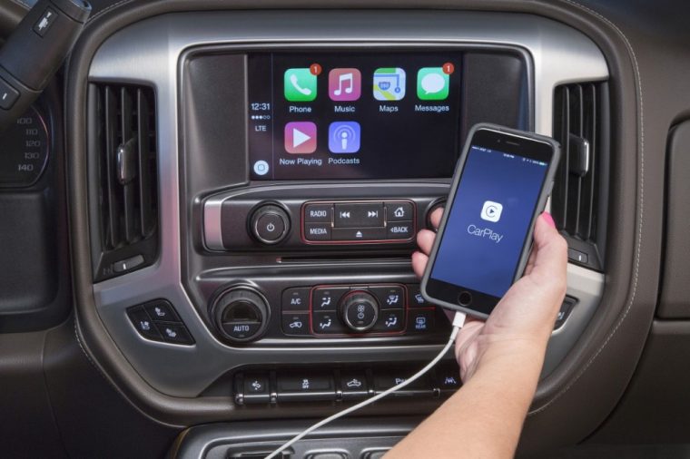 The 2016 GMC Sierra 1500 comes available with Apple CarPlay