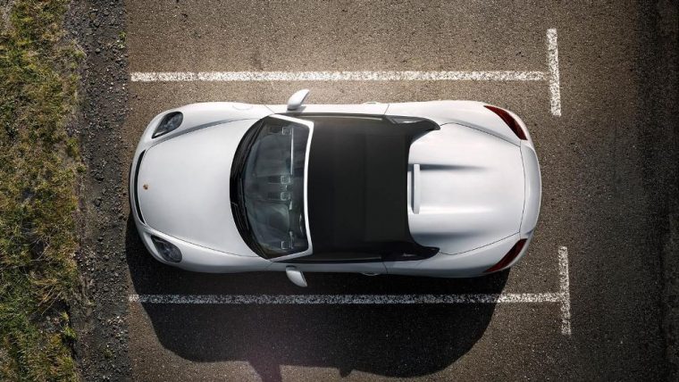 The 2016 Porsche Boxster Spyder features a aluminum lid with 2 dynamic streamliners