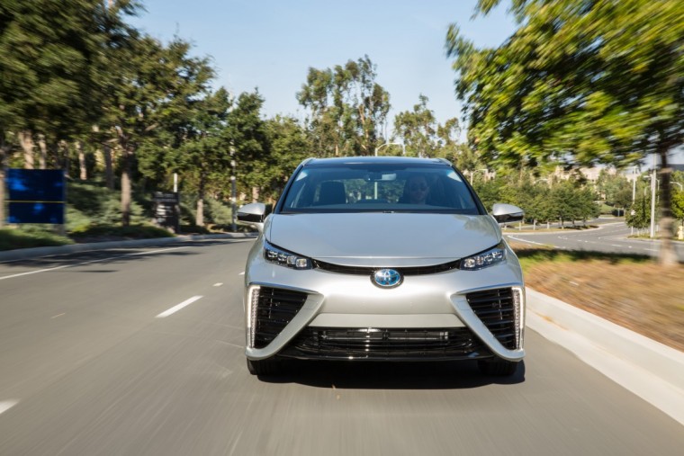 2016 Toyota Mirai overview