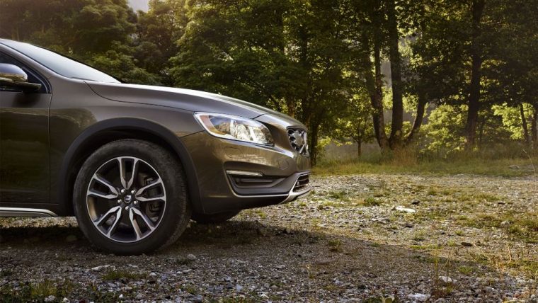 The 2016 Volvo V60 Cross Country features 7.9 inches of ground clearance