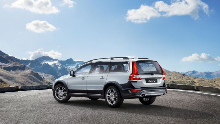 The 2016 Volvo XC70 comes standard with a 2.0-liter turbocharged four-cylinder with direct injection engine good for 240 horsepower and 258 lb-ft of torque