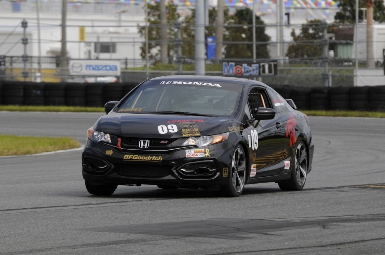 Philip Royle won Touring 4 this weekend in his #9 2015 Honda Civic Si