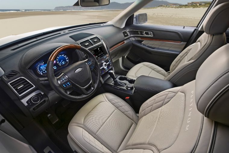 2016 Ford Explorer Platinum front seats