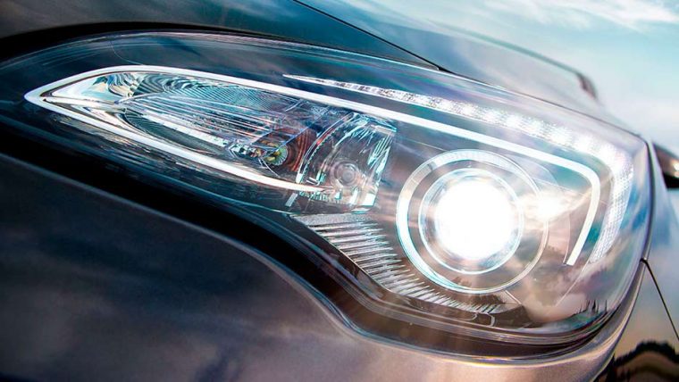 The 2016 Buick Cascada comes with HID headlamps