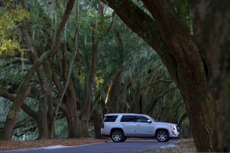 The 2016 Cadillac Escalade comes in a number of new extertior color options