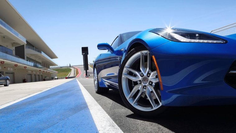 The 2016 Chevy Corvette Stingray comes with a 455 hp V8 engine