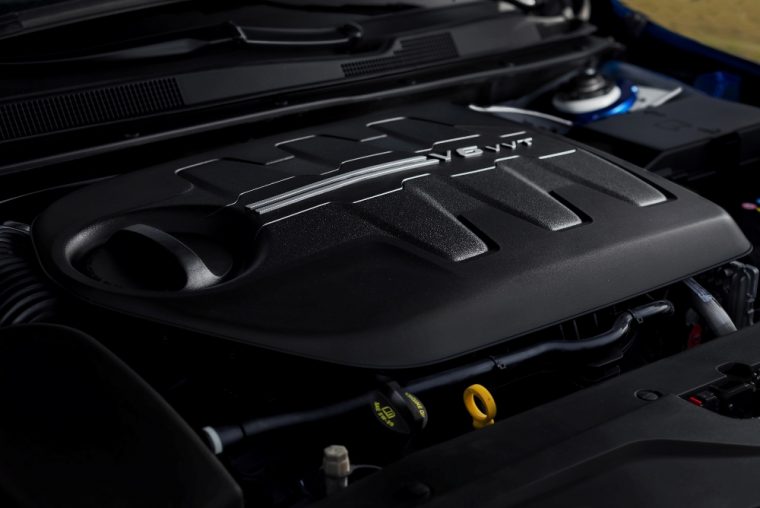 2015 Chrysler 200 3.6-liter Pentastar V-6 engine