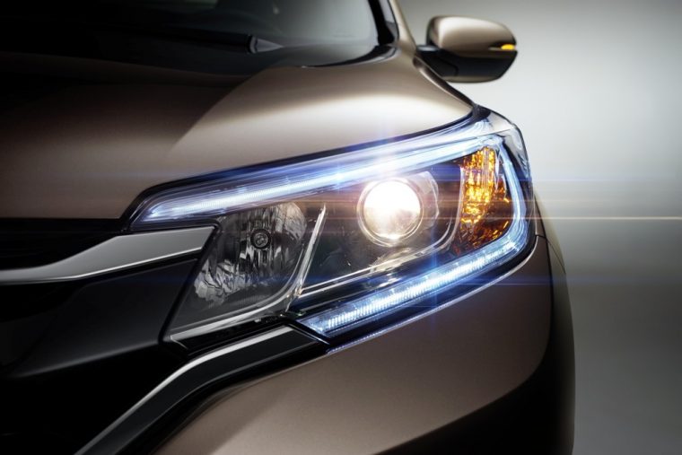 Multi-reflector auto-off halogen headlights are standard with the 2016 Honda CR-V