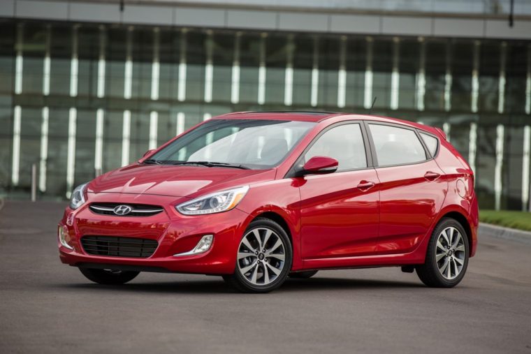 14-inch steel wheels are one of the standard features of the 2016 Hyundai Accent