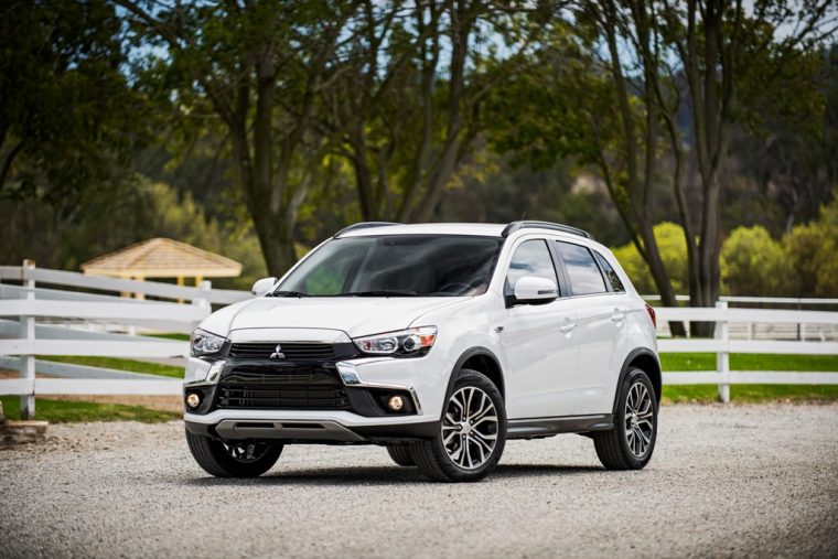 2016 Mitsubishi Outlander Front End