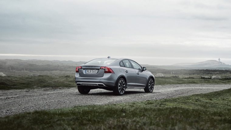 The 2016 Volvo S60 Cross country comes standard with 235/50-R18 tires