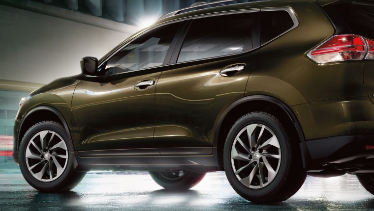 2016 Nissan Rogue Side