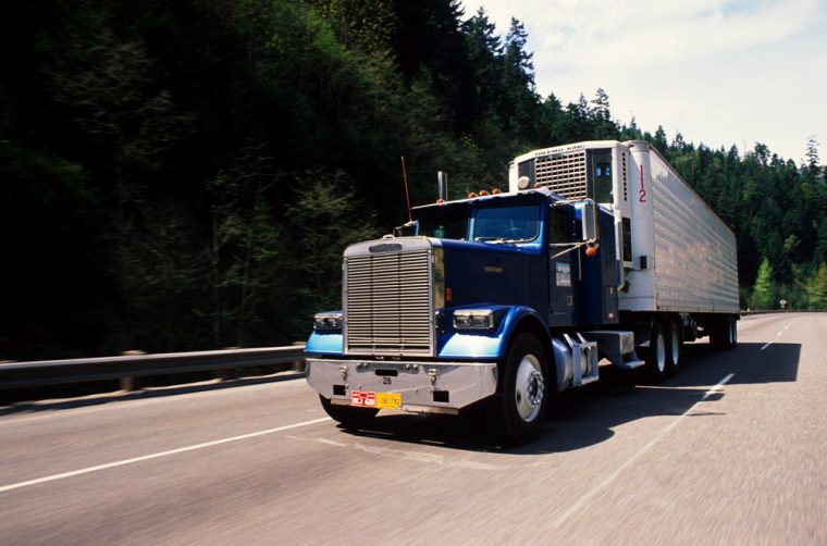 7 Pointers on Becoming a Commercial Truck Driver