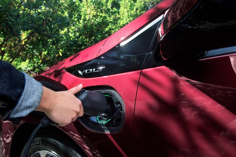 2016 Chevrolet Volt charging