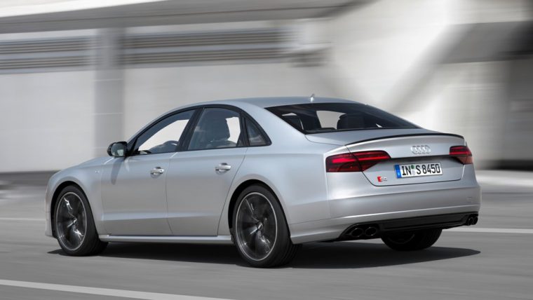 A close look at the features and specs of the 2016 Audi S8 Plus