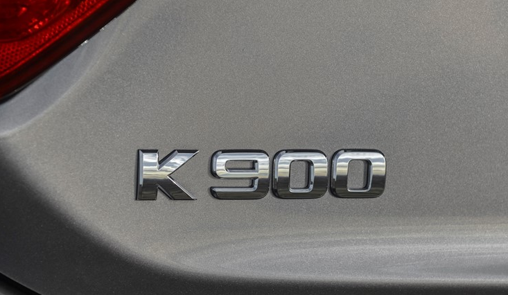 2016 Kia K900 Badging