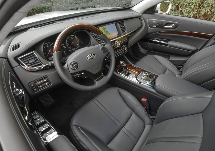 2016 Kia K900 Front Interior Premium