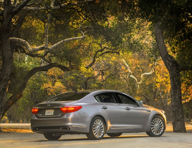 2016 Kia K900 Rear End Design