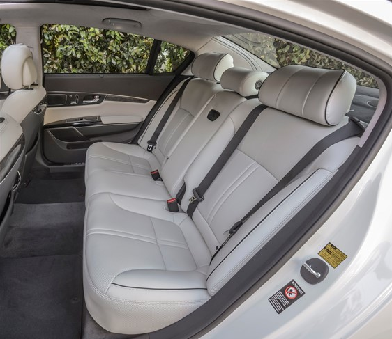 2016 Kia K900 Rear Seats