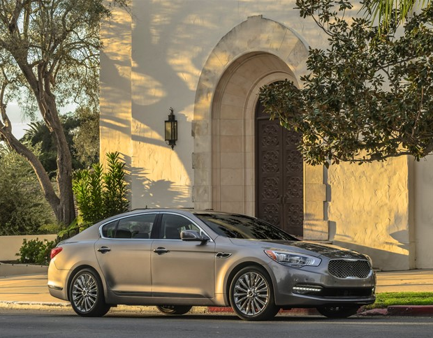 2016 Kia K900 Side Silhouette