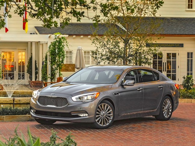 2016 Kia K900 Side View