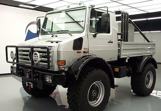 This 1977 Mercedes Unimog is available on eBay and it was once owned by Arnold Schwarzenegger 