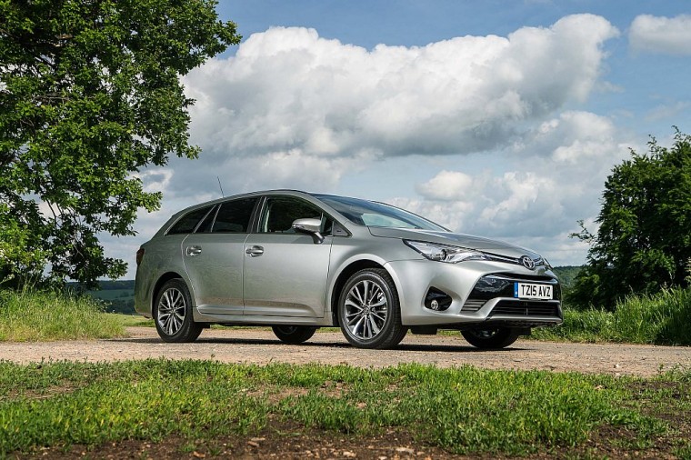 Toyota Avensis Tourer what car? safety award commendation