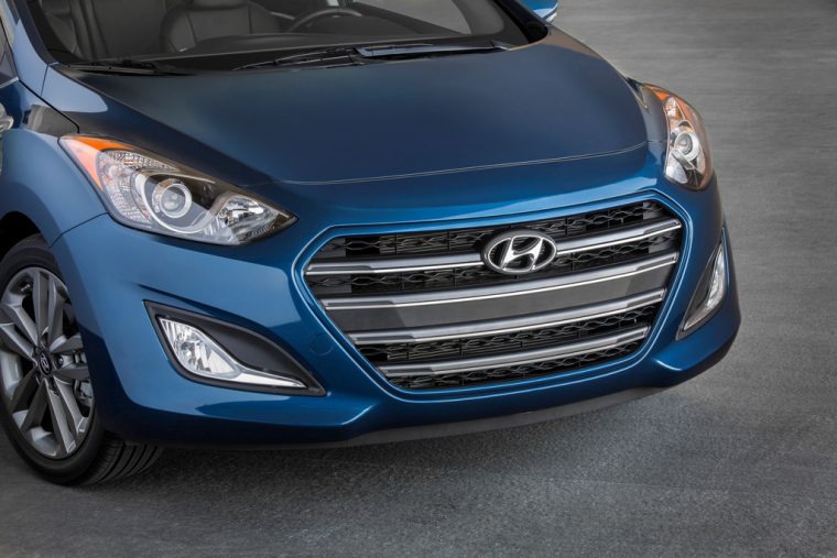 2016 Hyundai Elantra GT Overview grille