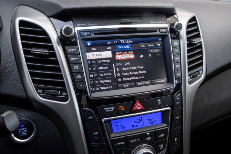 2016 Hyundai Elantra GT Overview infotainment