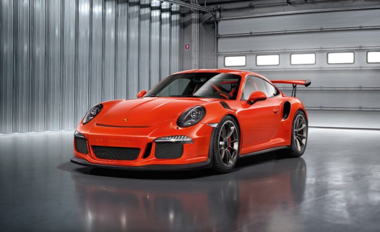 NBA superstar Steph Curry was recently spotted filling up his Porsche 911 GT3 RS at an Oakland gas station