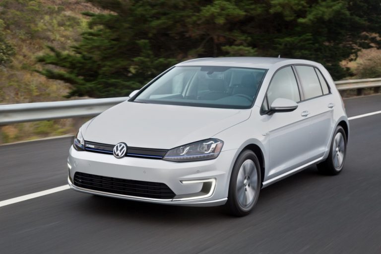 2016 VW e-Golf Driving