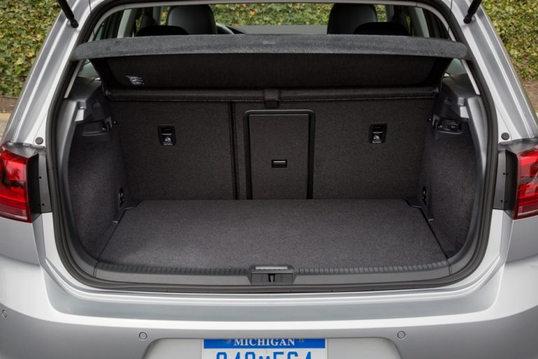 2016 VW e-Golf Trunk