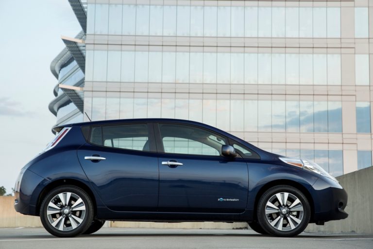 2016 Nissan LEAF exterior