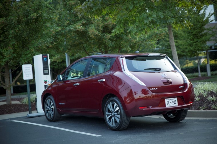 2016 Nissan LEAF Charging red