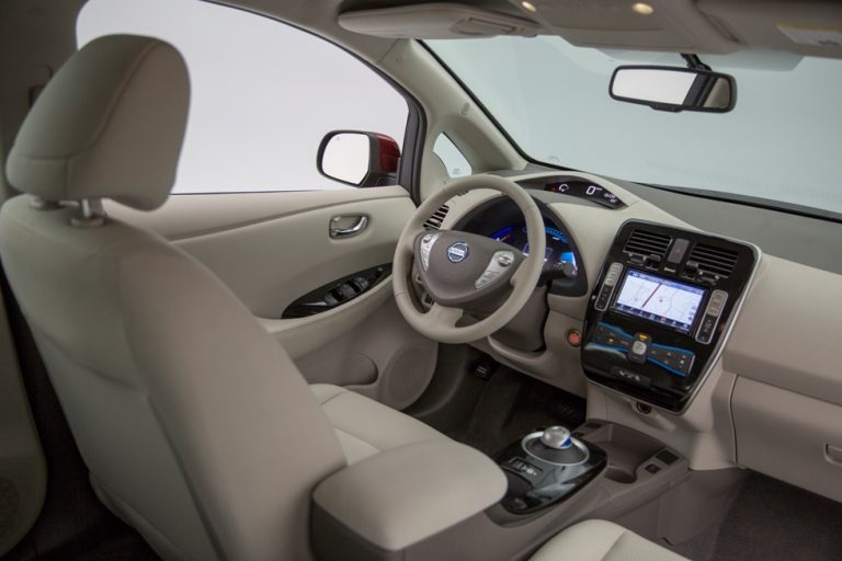 2016 Nissan LEAF interior