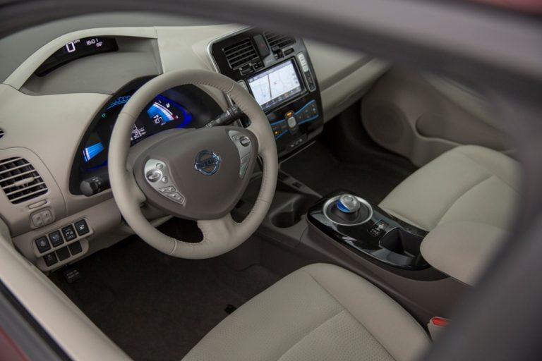 2016 Nissan LEAF steering wheel