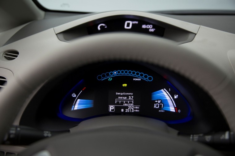 2016 Nissan LEAF Dashboard