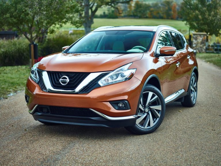 2016 Nissan Murano grille closeup