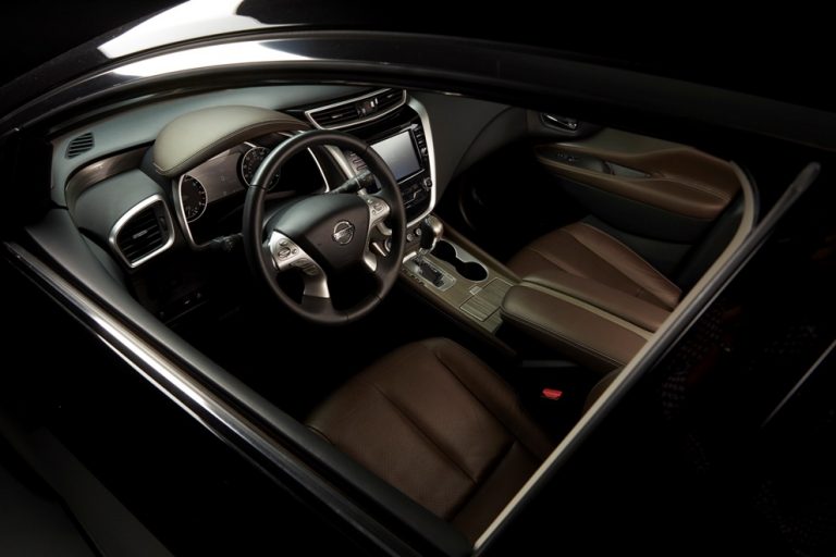 2016 Nissan Murano interior - dark