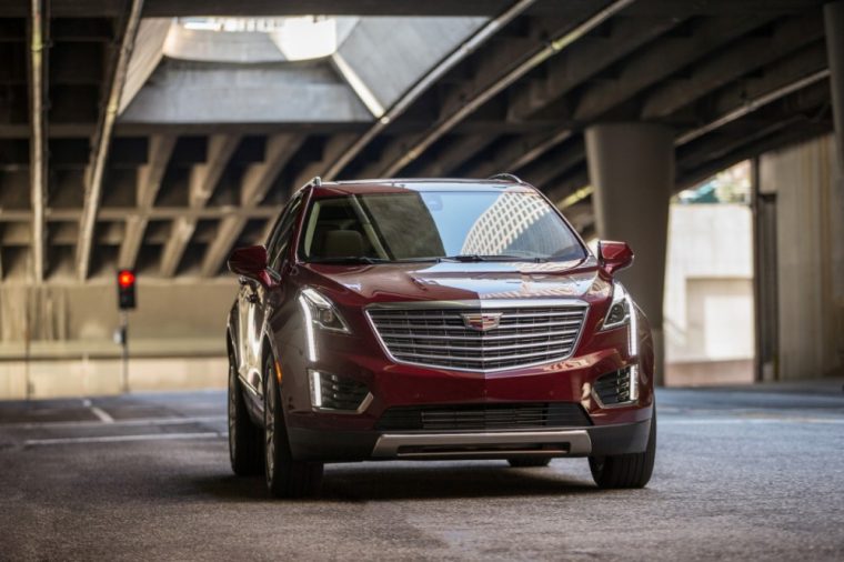 The new 2017 Cadillac XT5 will be replacing the popular SRX crossover and the XT5 comes with an elegant interior, good fuel economy, and weighs quite a bit less