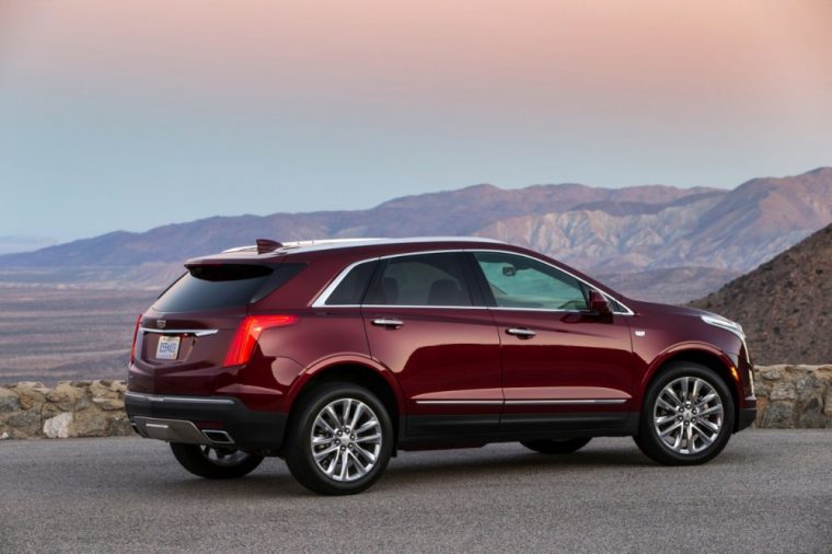 The new 2017 Cadillac XT5 will be replacing the popular SRX crossover and the XT5 comes with an elegant interior, good fuel economy, and weighs quite a bit less