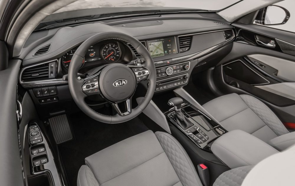 2017 Kia Cadenza Interior