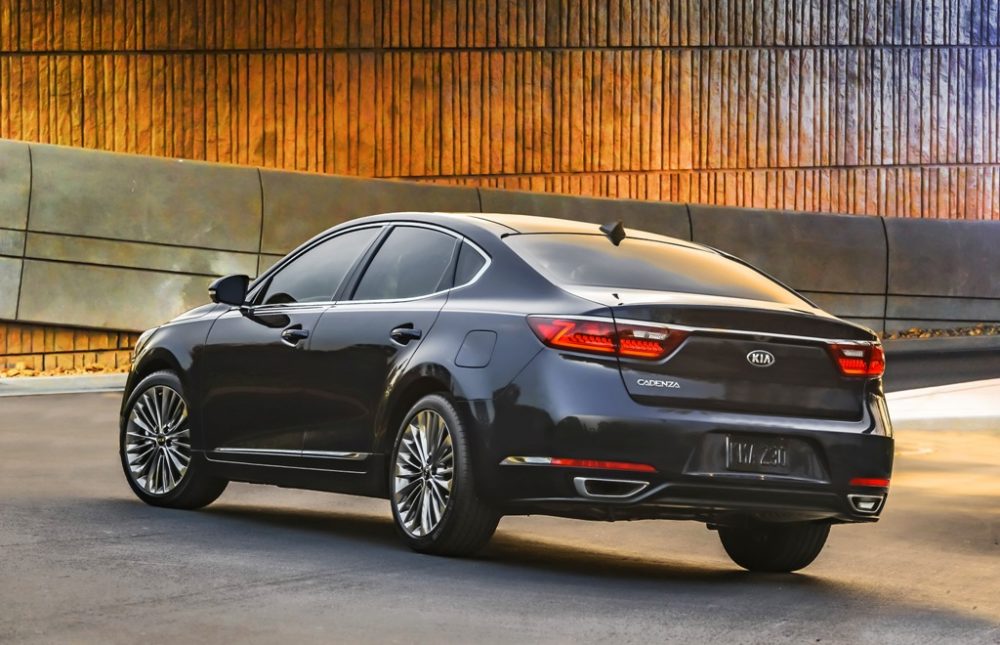 2017 Kia Cadenza Rear End