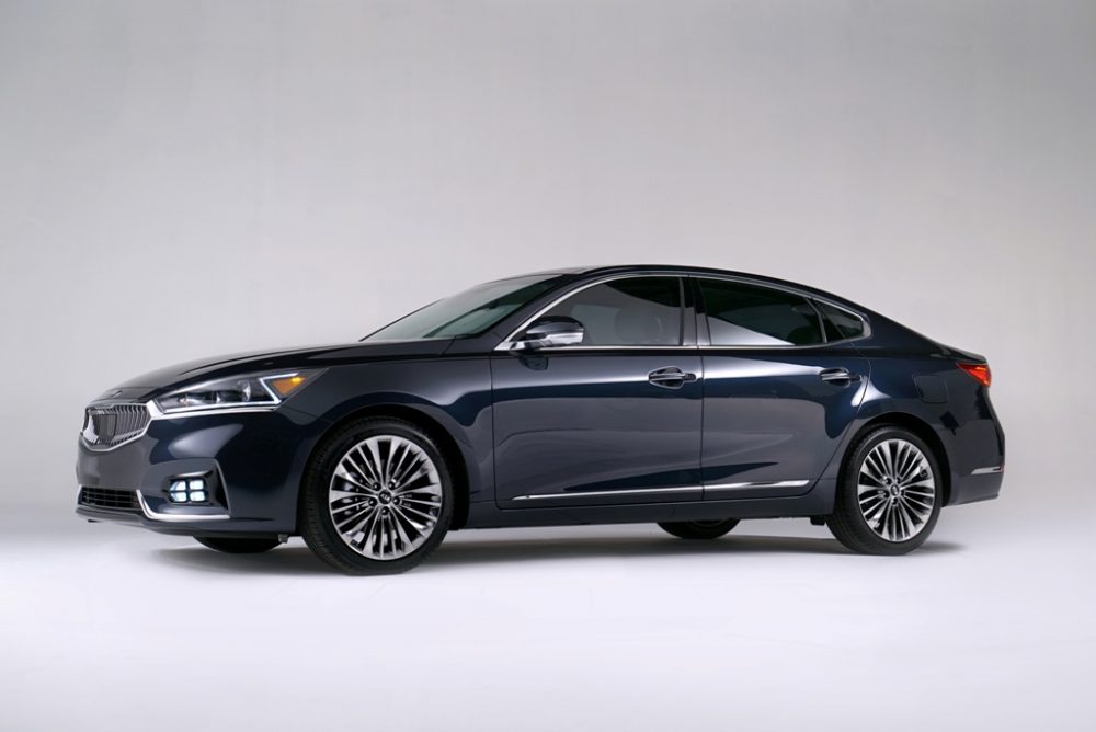 2017 Kia Cadenza Side