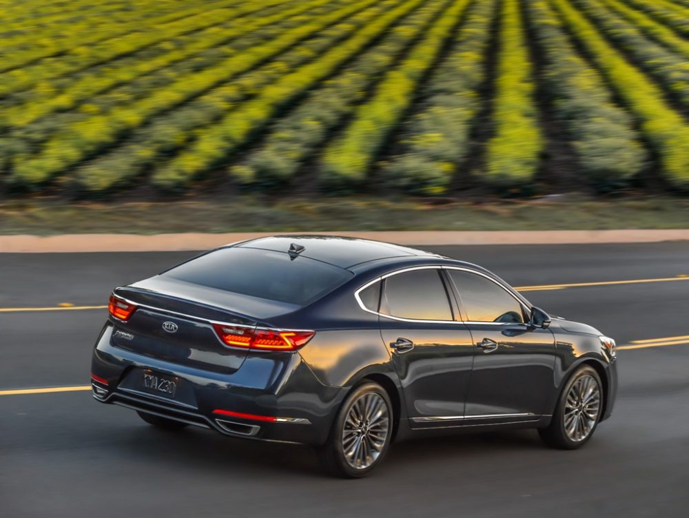 2017 Kia Cadenza Side View