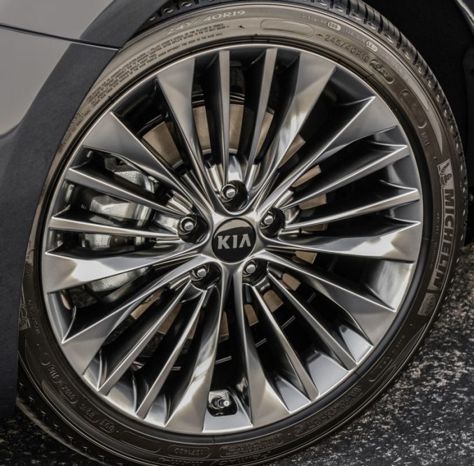 2017 Kia Cadenza Wheels