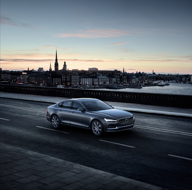 2017 Volvo S90 Overview - The News Wheel