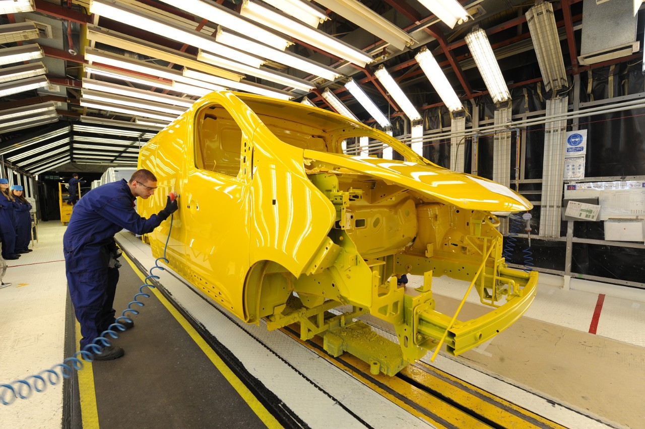 Vauxhall Vivaro being built at Luton plant